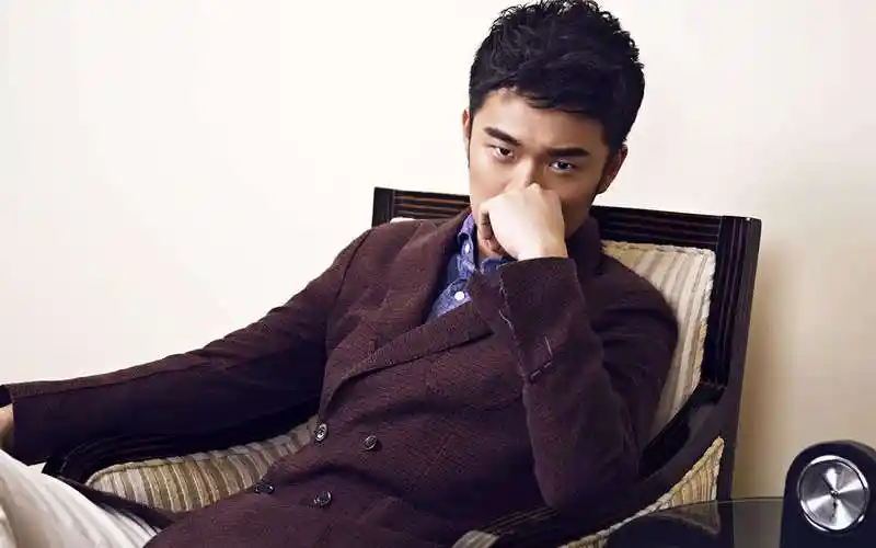 陈赫虽以搞笑著称,但他一旦认真的帅起来时,还是显得很耐看的_陈赫虽