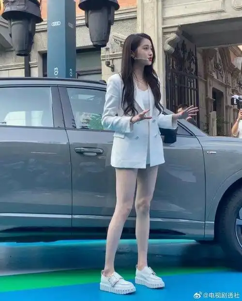 关晓彤的腿要逆天了!|关晓彤_新浪新闻