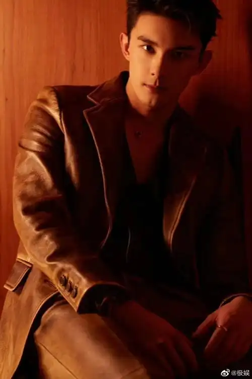 吴磊棕色皮衣造型##吴磊#吴磊全套皮衣造型释出,霸气外露.