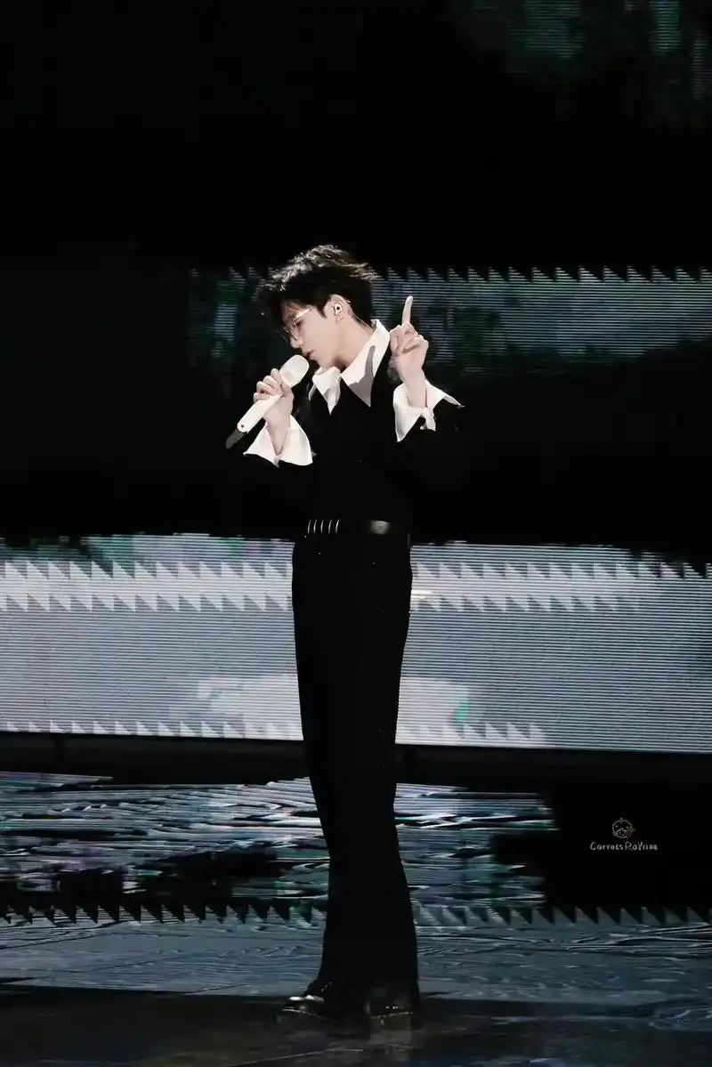 神级现场 #舞台 #王源抖音美好奇妙夜 #西装杀 #王源阴 - 抖音