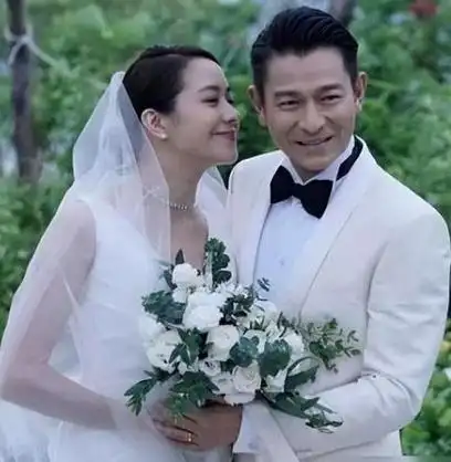 传62岁刘德华再做爸爸!华仔罕有亲自上官网以三字回应