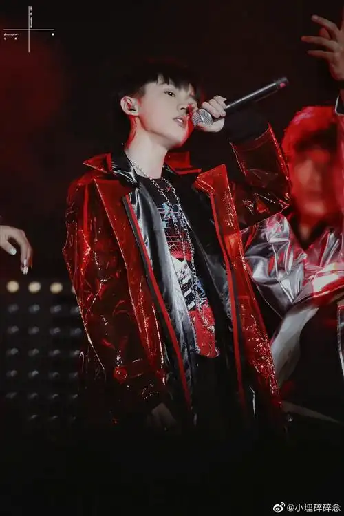 马嘉祺|红衣造型 我们嘉祺好适合红色!明亮吸睛的小红玫瑰