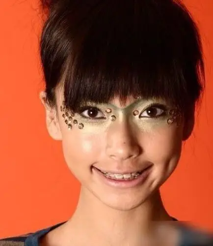 baby自黑晒牙套丑照:没有最丑只有更丑_星话题_明星_yoka时尚网