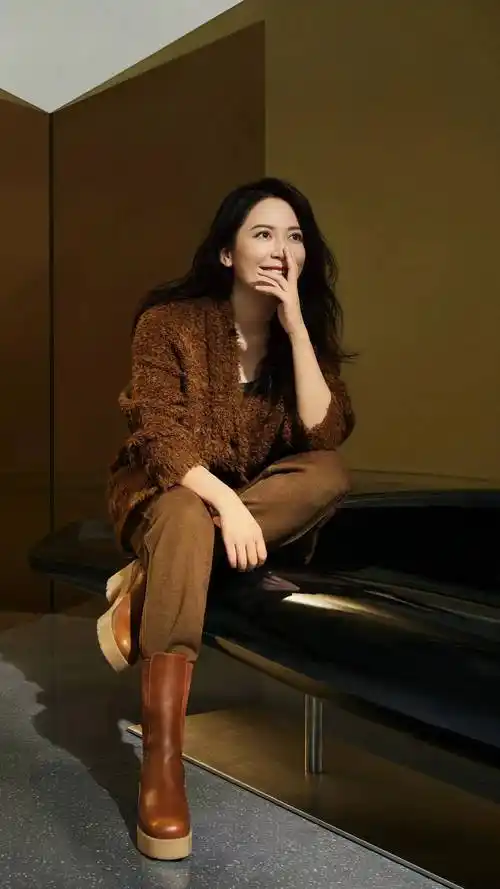 俞飞鸿 2023年02月06日 精美图集 魅力四射_散发出_气息_穿着