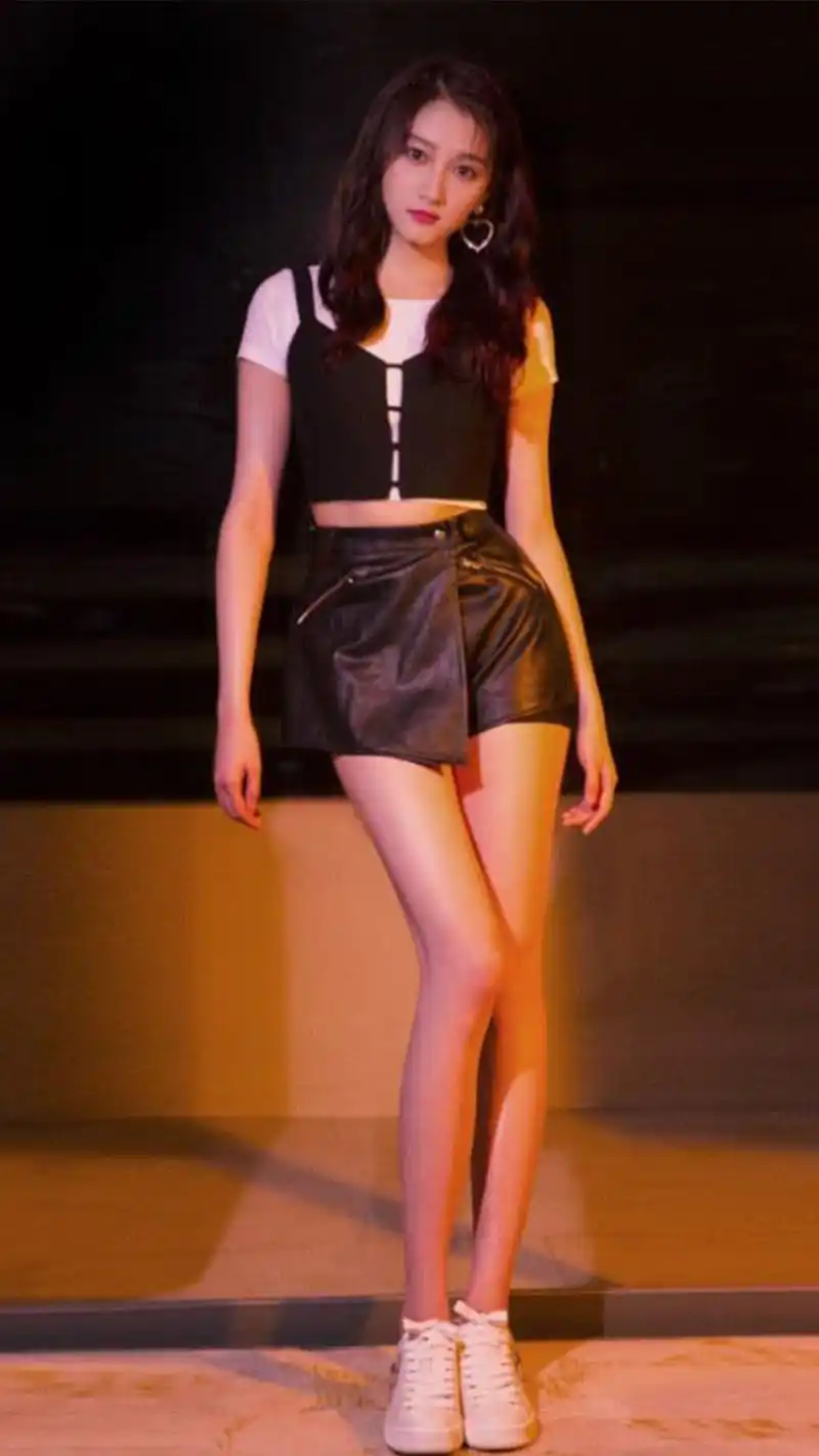 王牌对王牌最红关晓彤你眼中的关晓彤是这个样子的么