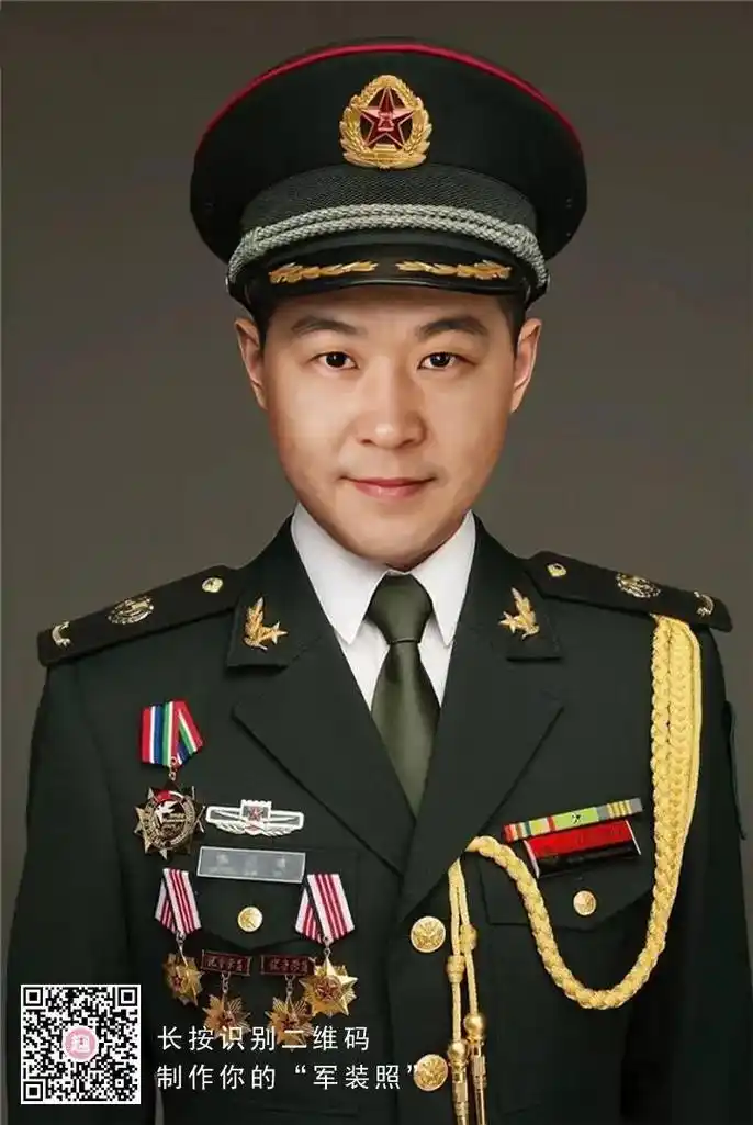 15制作你的军装照认识我自己了长按识别二维码好像变了一个人连我都不