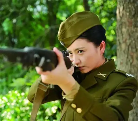 【图】电视剧黎明前的抉择剧情简介 巩汉林斓曦"针锋相对"