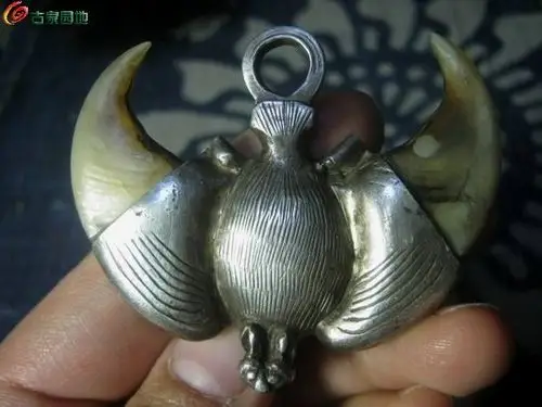 {{清代,老高银镶嵌虎爪一个,实物漂亮少见}}