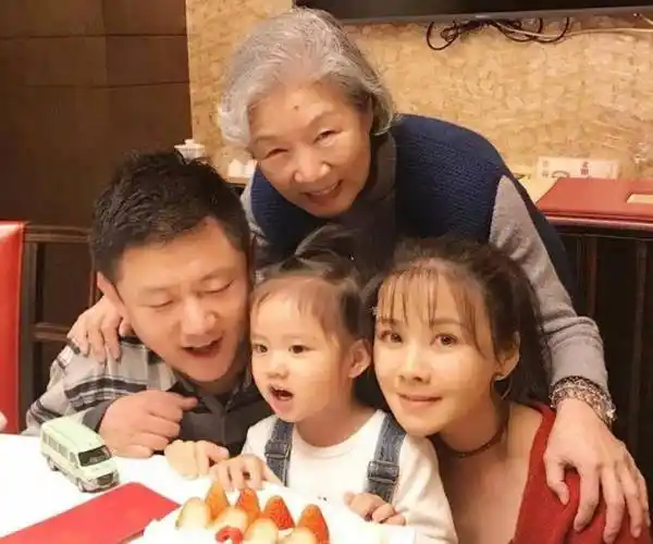 陈坤儿子生母之谜:被怀疑对象都是绝色女星,21年后都已组建家庭_周迅