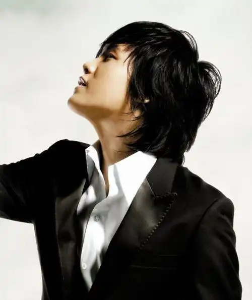 郑源19岁靠唱歌一天赚一万元拒绝春晚邀约却没人敢说他耍大牌