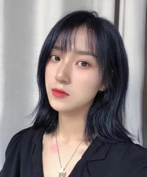 2022流行发色蓝黑色