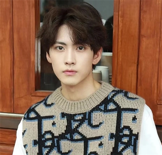 男生发型三七分 清爽帅气不挑脸