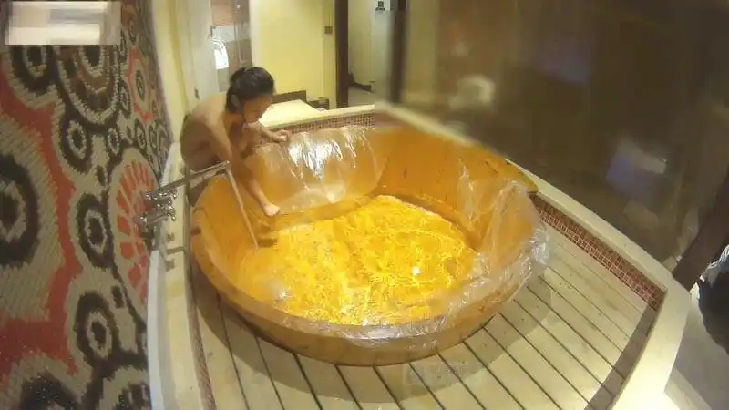 海尔兄弟:姐姐你舒服吗,蛮配合的熟女摆拍后,浴盆口交