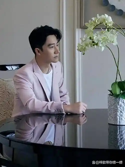 不拍戏就"消失",如今38岁的黄轩,已走上了男演员的另_