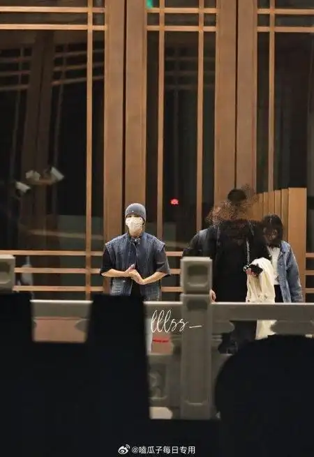 王俊凯,王源今日行程路透,帅哥出街来看看|王源|王俊凯|出街_新浪新闻