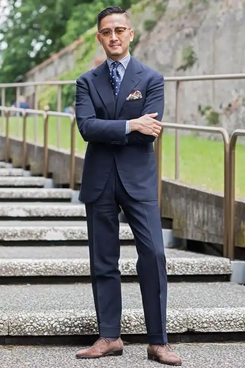 西装配饰有哪些 男士穿西装的一些细节和可用配饰