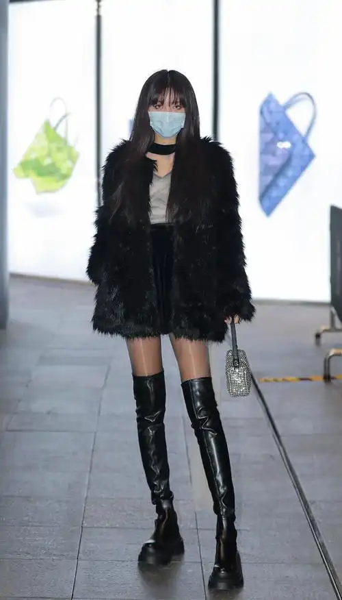 冬天的靴子怎么选美女选择过膝长靴显高显瘦时髦又暖和