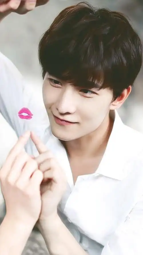 8月31 杨洋锁屏壁纸原图更新 自取不谢!