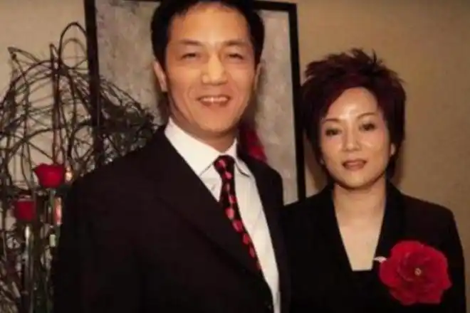 餐厅的生意也非常火爆,这让周正毅和毛玉萍大赚了一笔