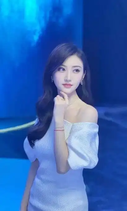 等,出道多年景甜在很多影视作品中给观众留下深刻印象,2021 年,景甜