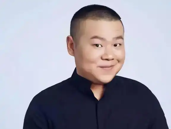 将头发的长度控制在寸头和平头之间,采用发型的干净利落感来凸显五官