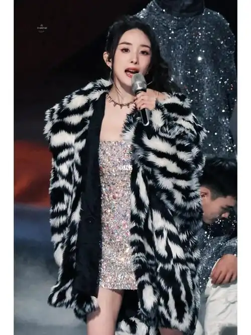 杨幂湖南卫视跨年演唱会