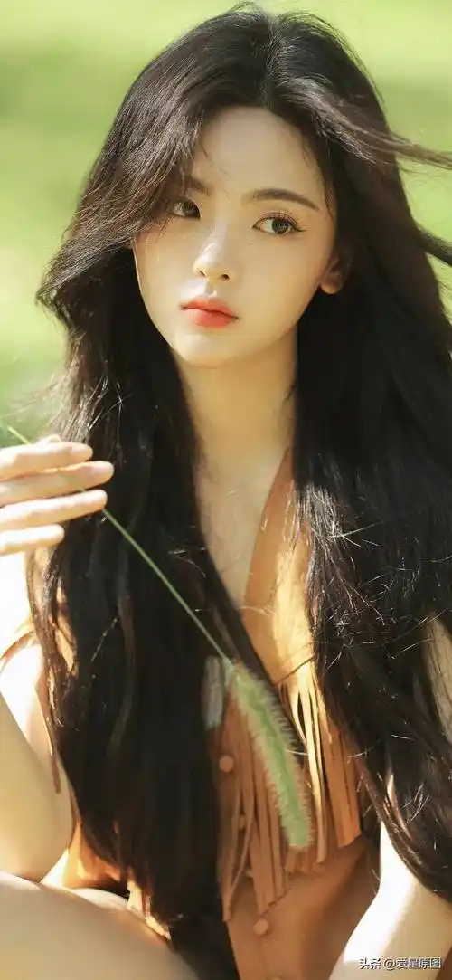 了中国内地新星杨超越各个时期经典的艺术超清原图写真壁纸七十七张