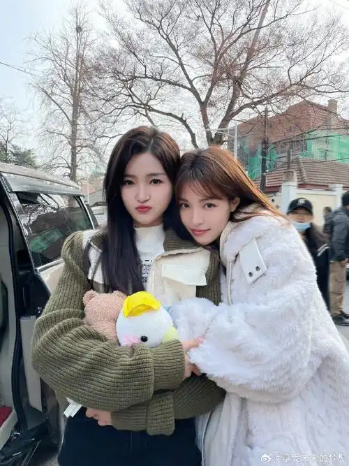 钟楚曦吴宣仪闺蜜合照##钟楚曦吴宣仪有图为证