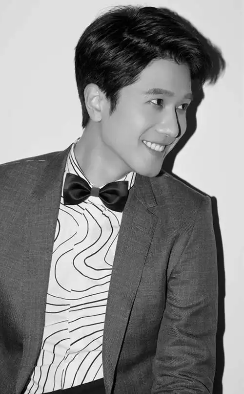 简介:彭冠英魅力型男时尚写真高清图片,分享一组彭冠英图片给大家,图