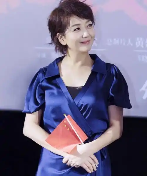 江珊:优雅高贵的"乐教母"如何表达自己的气质和个性?_风格_衣服_形象