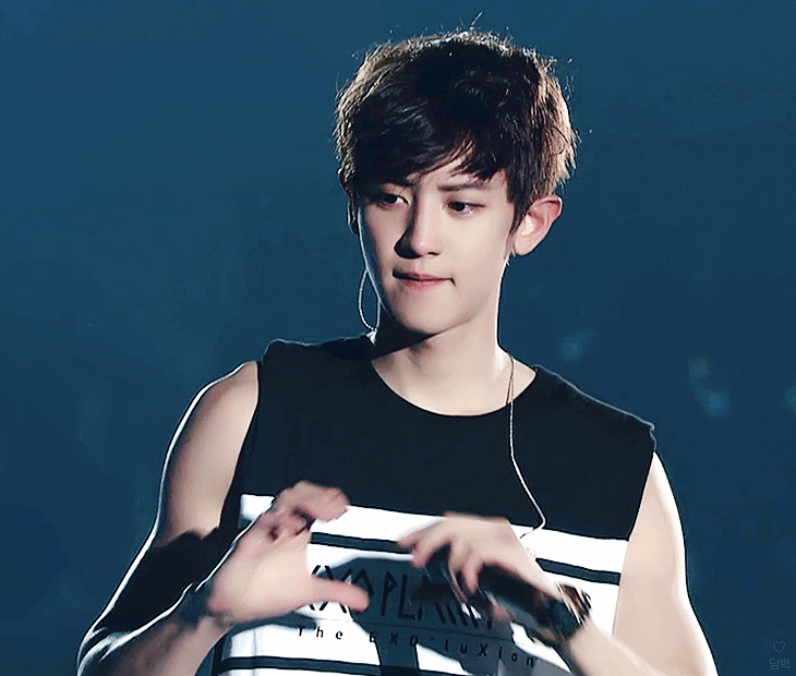 集美们冲鸭!交换霸道总裁朴灿烈笑容动图