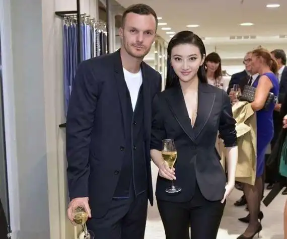 路征景甜合影 一个成功的策划师到底有多强,你想象不到