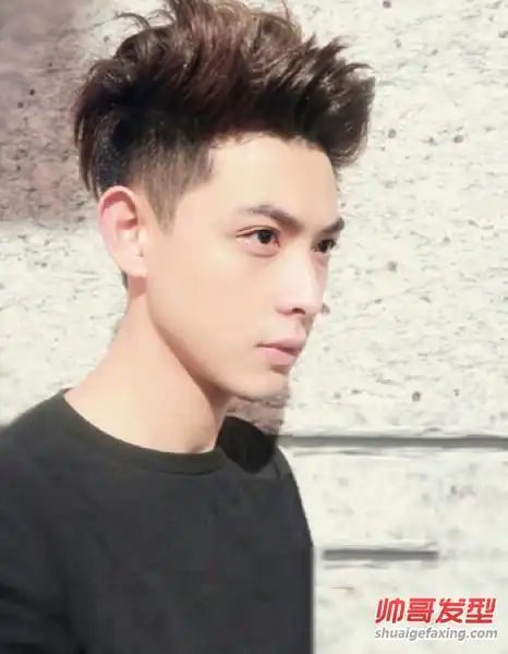 男生时尚短发飞机头发型