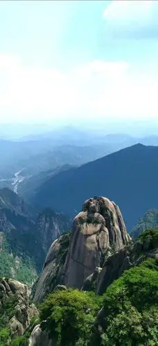 中国最秀美的山,尤以石头和松树最美,游客来中国必去景点!