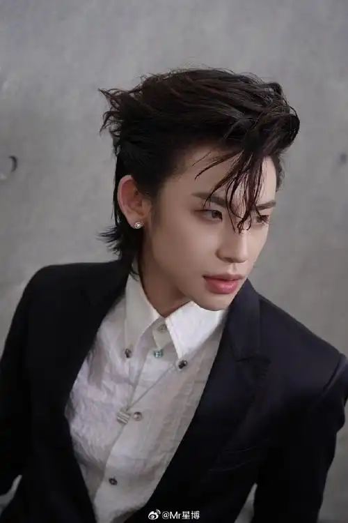 小鬼今天的红毯贴了牙钻##小鬼elle红毯复古buff叠满