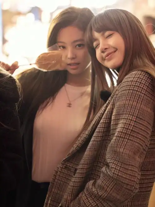 jennie & lisa