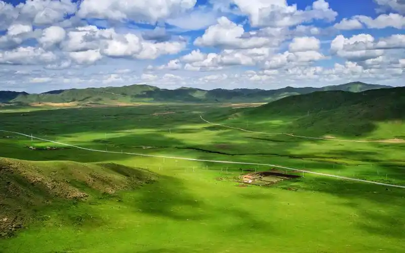 唯美护眼的草原风景桌面壁纸