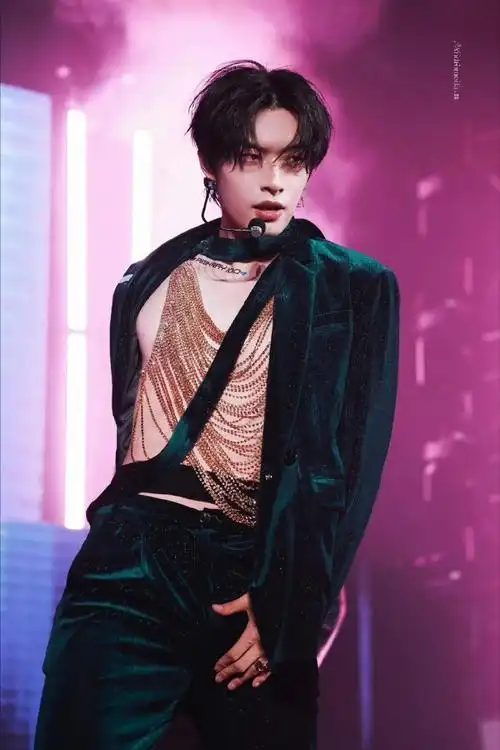 李汶翰木子洋打橄榄球