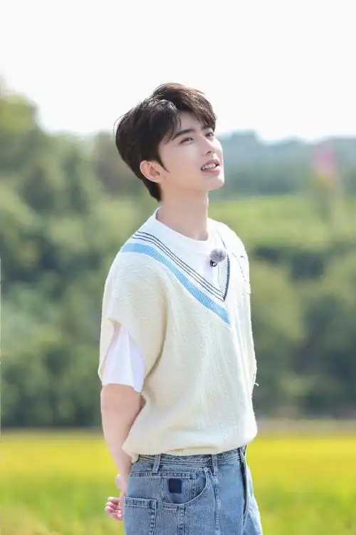 奔跑吧蔡徐坤##蔡徐坤被魏大勋接在了接龙里