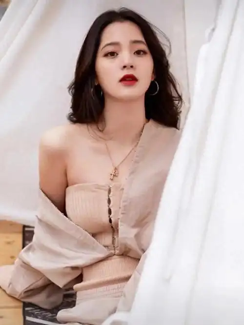中国十大00后美女明星排行榜第2名「欧阳娜娜」