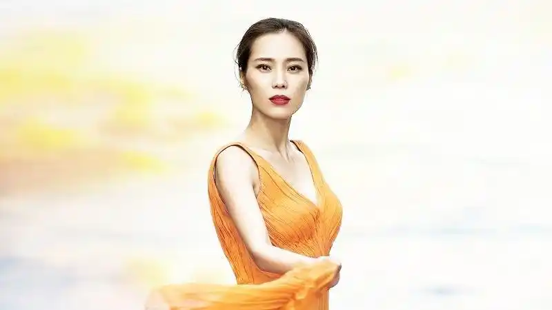 她是《爱是你我》的女声,曾在刀郎家住10年,走红后云朵去哪了?