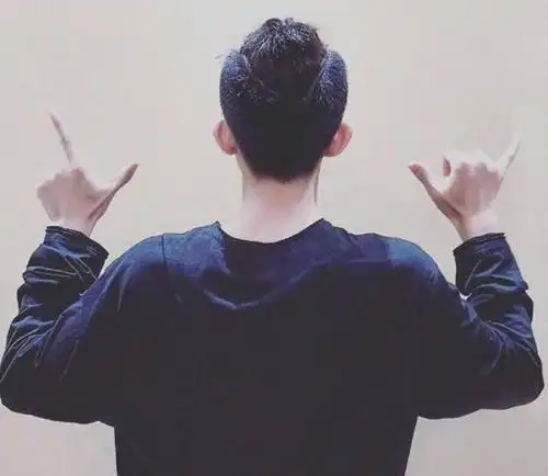 易烊千玺轻松驾驭百变造型,网友:帅到灵魂深处|易烊千玺|灵魂|发型