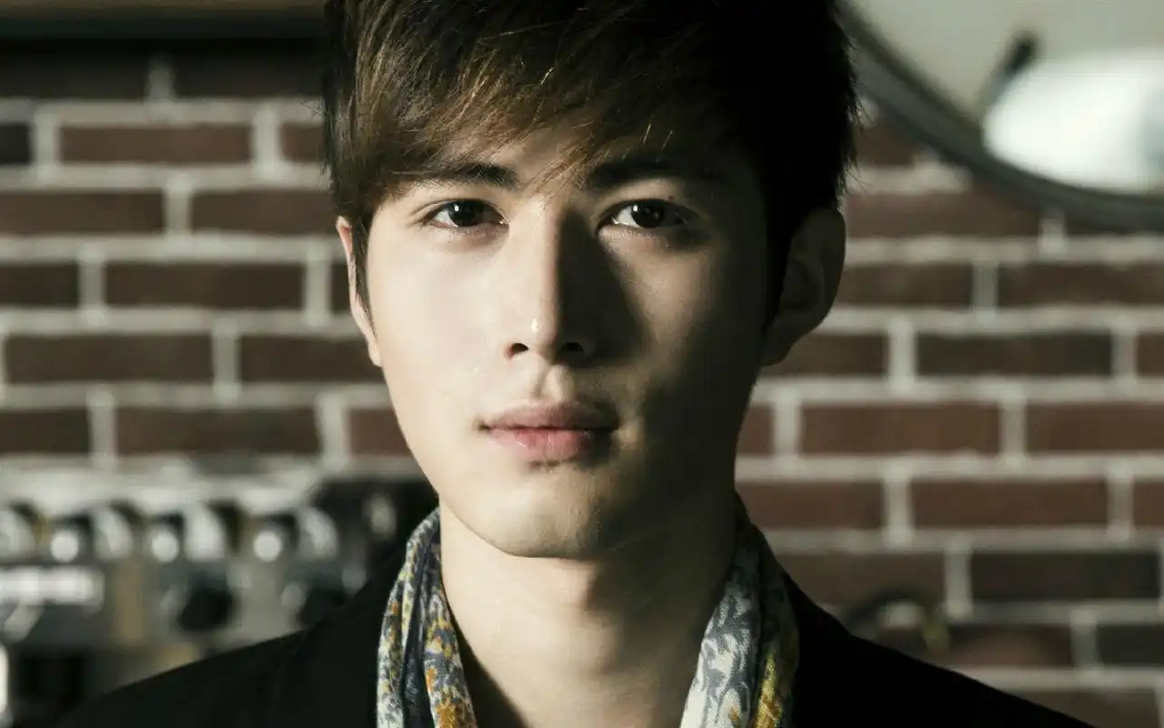 男星人气超高的小鲜肉帅哥高清个人写真图片桌面壁纸下载_大陆明星