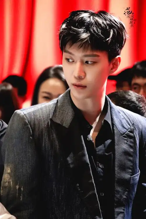 快来接收今日份帅气小丞啦～    @范丞丞adam0616