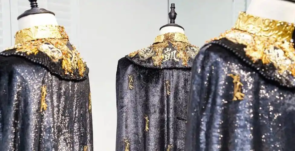 tfboys六周年演唱会的斗篷是非遗,花费460小时完成_中国_传统_工艺