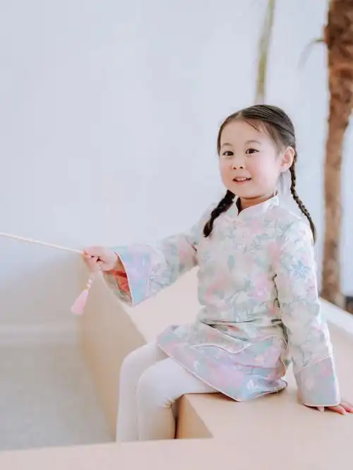 小女孩穿旗袍可以有多好看