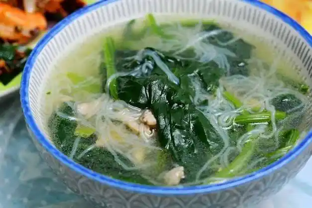 春季吃点菠菜鸡蛋粉丝汤清肠排毒去湿气