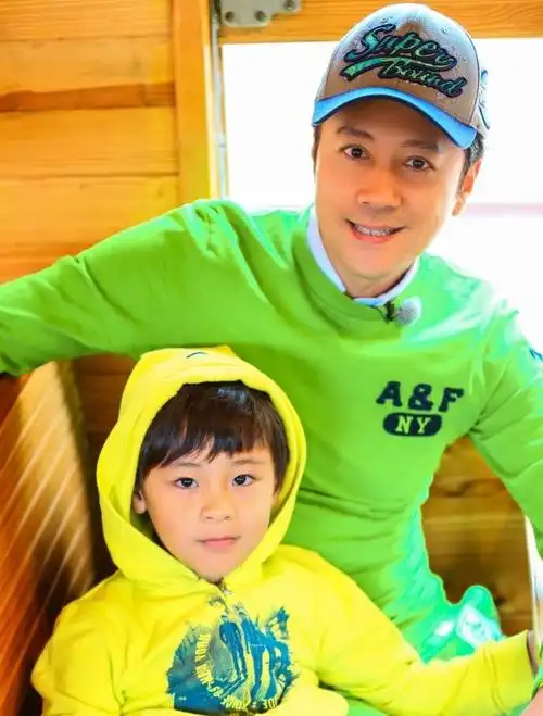 到了这时候,蔡国庆才谈起了自己的妻子.