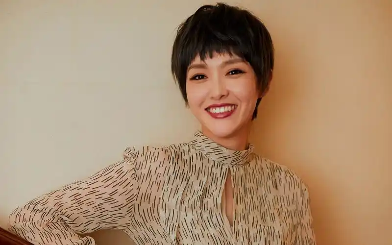 唐嫣短发复古性感高清桌面壁纸