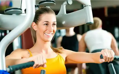 常规胸部训练,9个动作,虐爆整个胸肌,帮你练出结实胸大肌